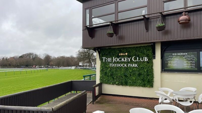 A Complete Guide to Haydock Races: What to Expect & Tips