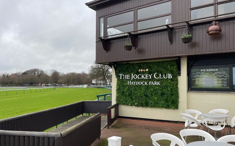 A Complete Guide to Haydock Races: What to Expect & Tips